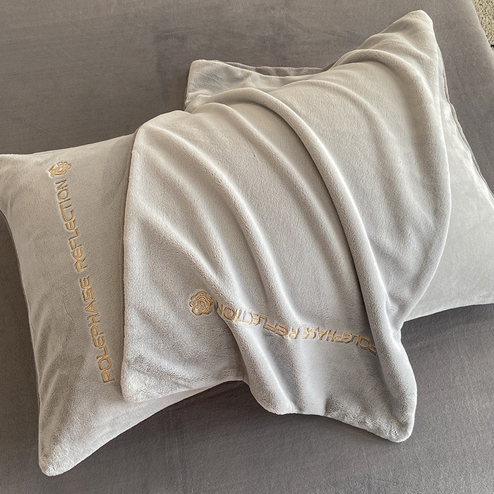 91家纺网 家纺一手货源 找家纺 澳梵 2023新款轻奢风牛奶绒刺绣四件套 星空灰