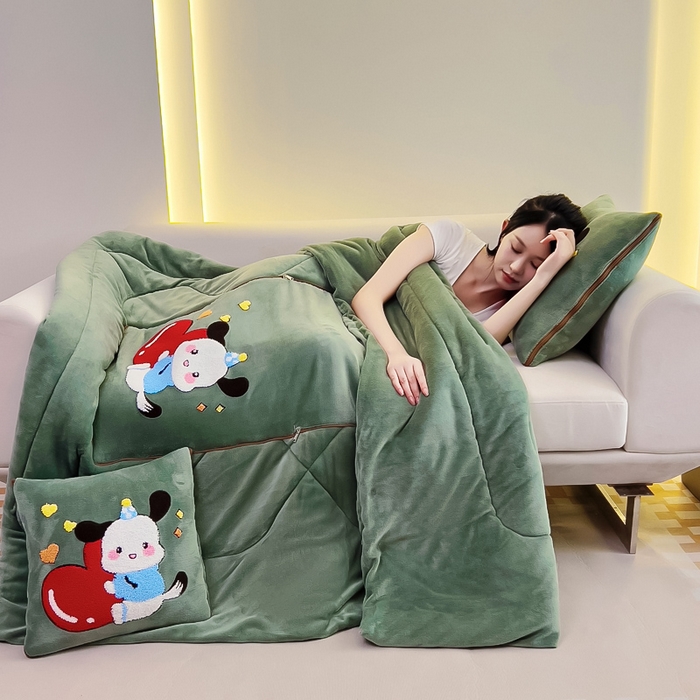 91家纺网 家纺一手货源 找家纺 阳光依佰 2023新款牛奶绒毛巾绣秋冬加厚抱枕被 墨绿