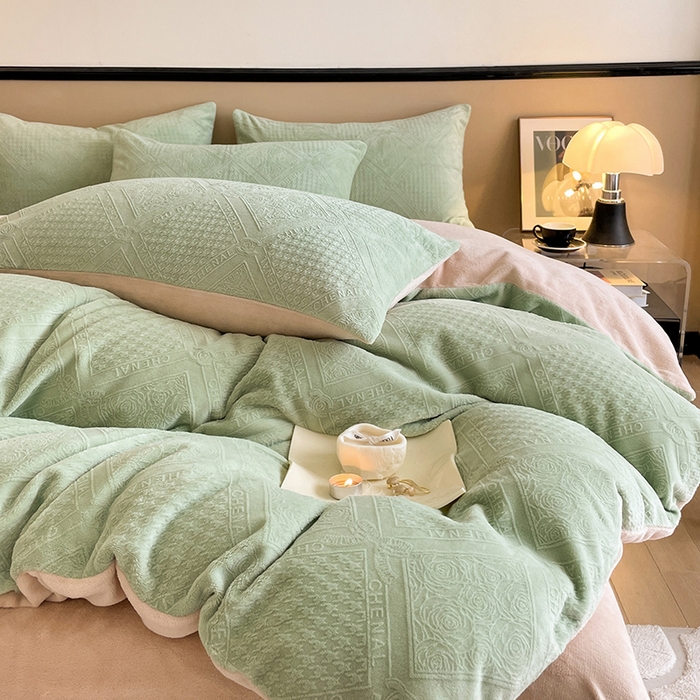 91家纺网 家纺一手货源 找家纺 澳梵 2023新款雕花牛奶绒四件套 玫瑰庄园-绿