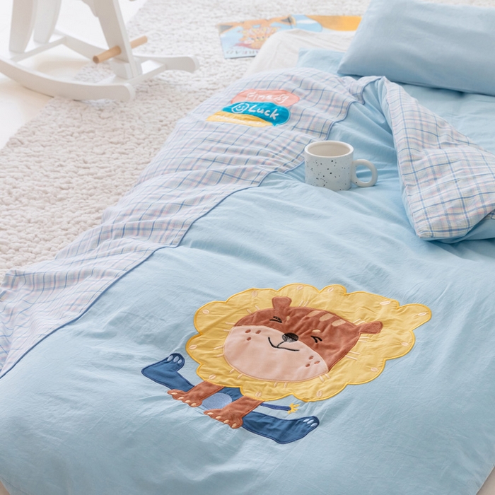 91家纺网 家纺一手货源 找家纺 喜多兔儿童家纺 2023新款小心动幼儿园三件套 蓝色心动小狮子