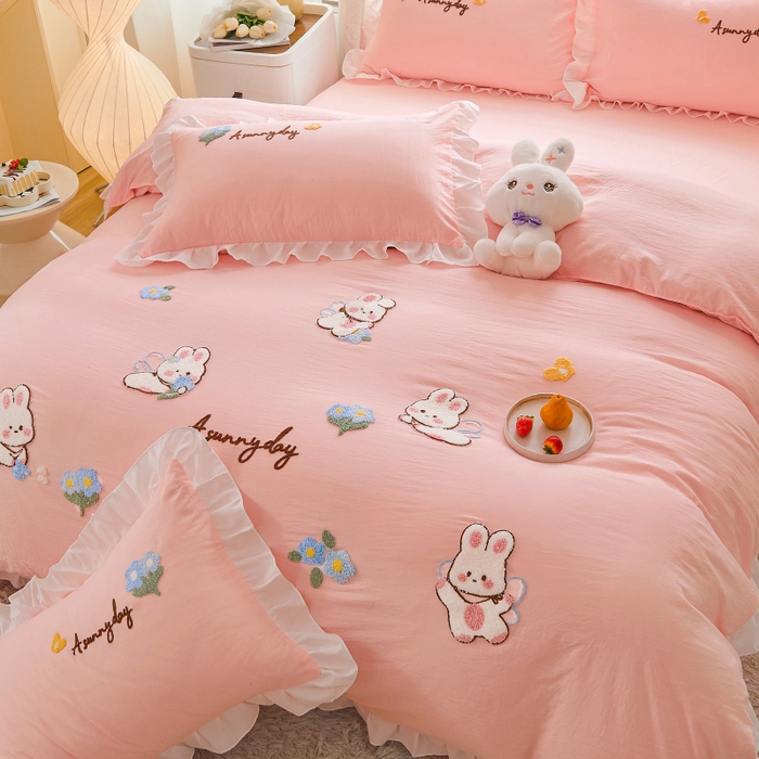 91家纺网 家纺一手货源 找家纺 易禾家纺 2024新款水洗亲肤棉毛巾绣四件套专版花型-幸福兔 幸福兔-粉