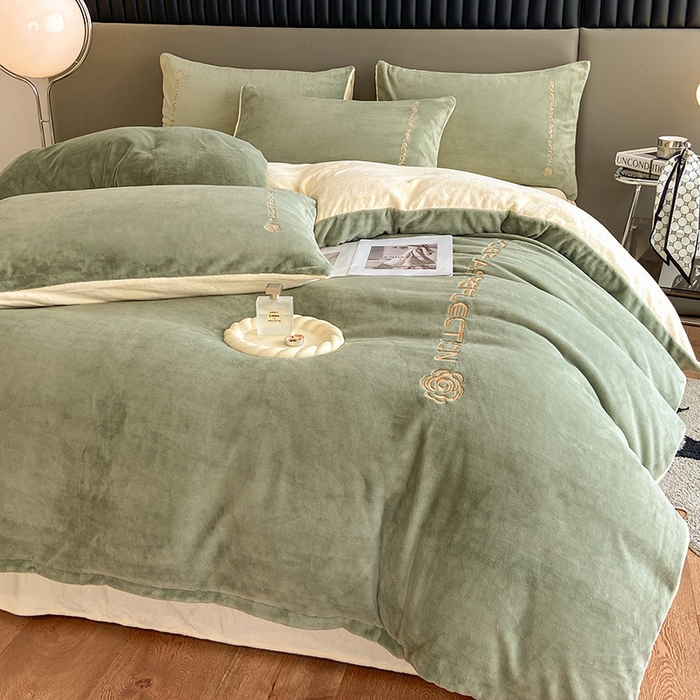 91家纺网 家纺一手货源 找家纺 澳梵 2023新款轻奢风牛奶绒刺绣四件套 浅豆绿