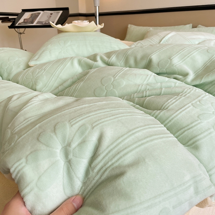 91家纺网 家纺一手货源 找家纺 澳梵 2023新款雕花牛奶绒四件套 冬日花信-嫩绿