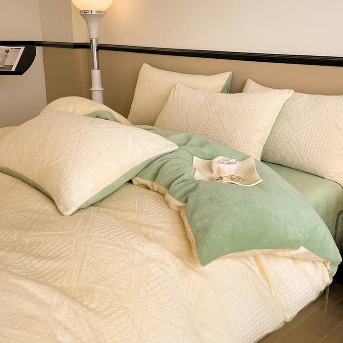 91家纺网 家纺一手货源 找家纺 澳梵 2023新款雕花牛奶绒四件套 玫瑰庄园-米黄