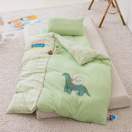 91家纺网 家纺一手货源 找家纺 喜多兔儿童家纺 2023新款小心动幼儿园三件套 绿色心动骑士鸭