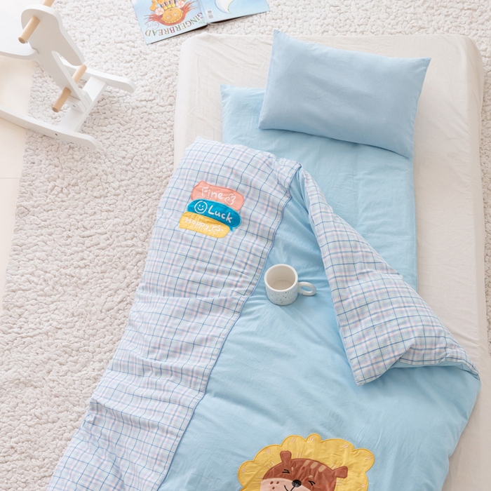 91家纺网 家纺一手货源 找家纺 喜多兔儿童家纺 2023新款小心动幼儿园三件套 蓝色心动小狮子