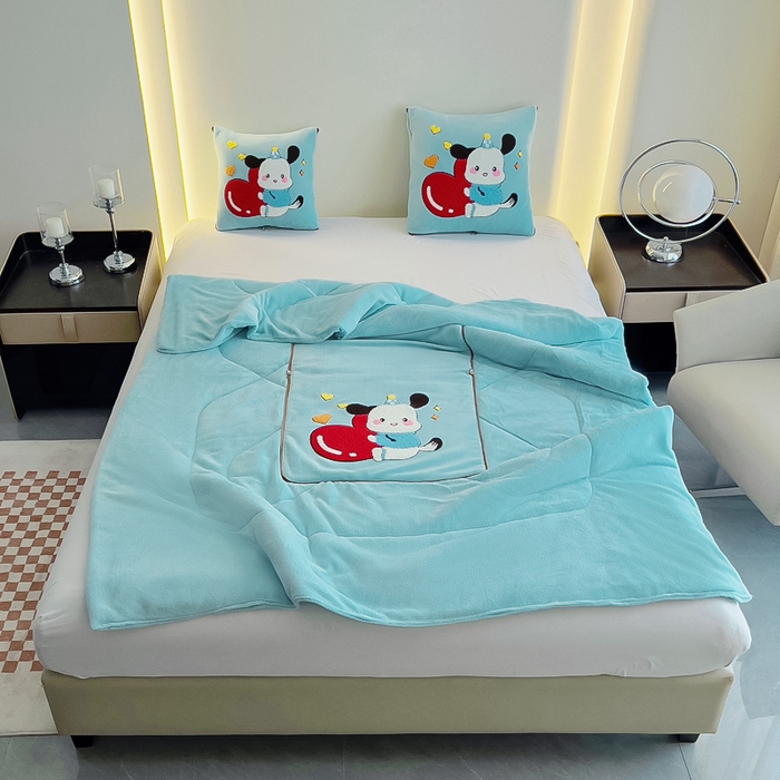 91家纺网 家纺一手货源 找家纺 阳光依佰 2023新款牛奶绒毛巾绣秋冬加厚抱枕被 天蓝