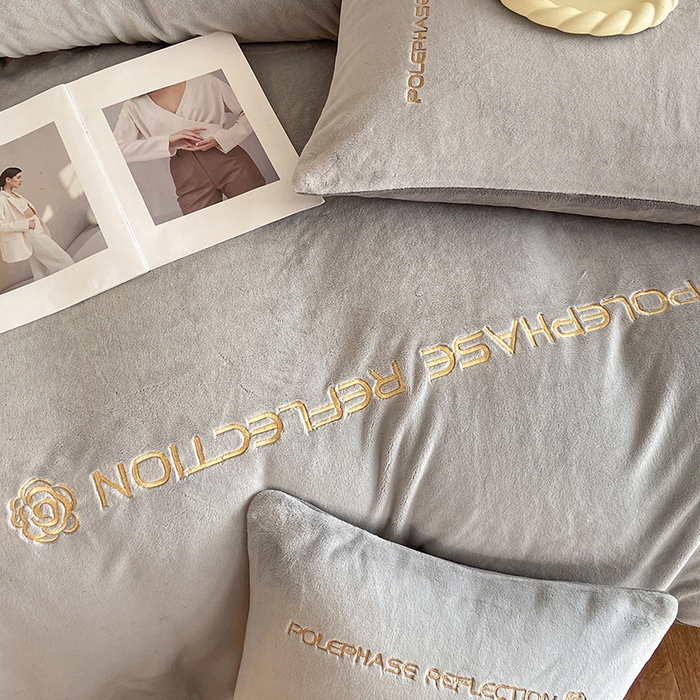 91家纺网 家纺一手货源 找家纺 澳梵 2023新款轻奢风牛奶绒刺绣四件套 星空灰