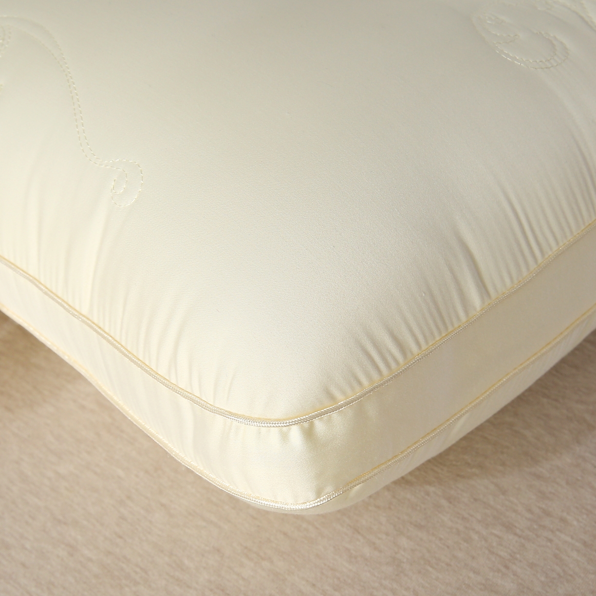 91家纺网 家纺一手货源 找家纺 天意美  2023新款护颈锥助眠臻品蚕丝乳胶枕头枕芯 48x74cm臻品蚕丝-白（一只）