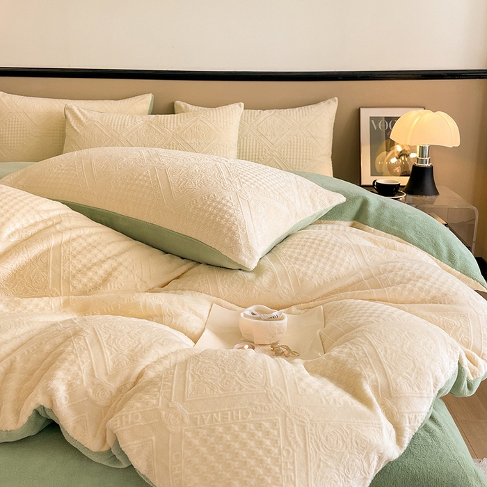 91家纺网 家纺一手货源 找家纺 澳梵 2023新款雕花牛奶绒四件套 玫瑰庄园-米黄