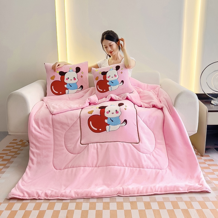 91家纺网 家纺一手货源 找家纺 阳光依佰 2023新款牛奶绒毛巾绣秋冬加厚抱枕被 粉玉