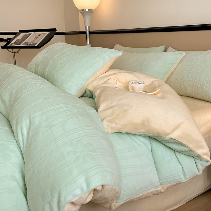 91家纺网 家纺一手货源 找家纺 澳梵 2023新款雕花牛奶绒四件套 冬日花信-嫩绿