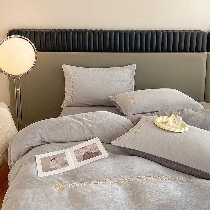 91家纺网 家纺一手货源 找家纺 澳梵 2023新款轻奢风牛奶绒刺绣四件套 星空灰