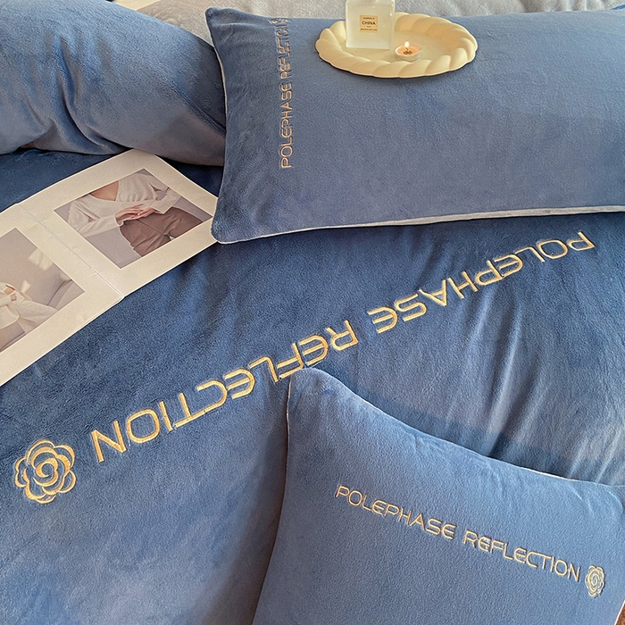 91家纺网 家纺一手货源 找家纺 澳梵 2023新款轻奢风牛奶绒刺绣四件套 宾利蓝