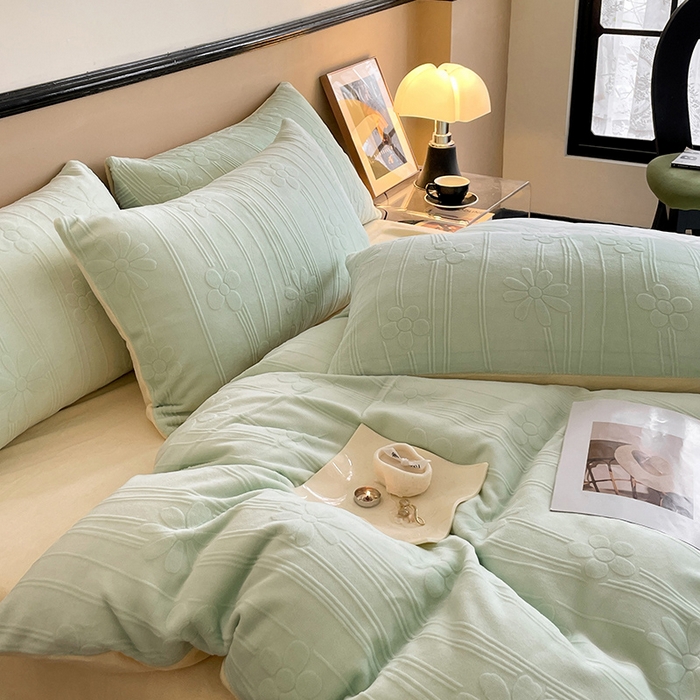 91家纺网 家纺一手货源 找家纺 澳梵 2023新款雕花牛奶绒四件套 冬日花信-嫩绿