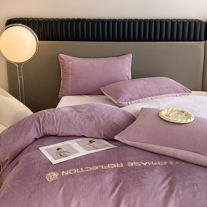 91家纺网 家纺一手货源 找家纺 澳梵 2023新款轻奢风牛奶绒刺绣四件套 浪漫紫