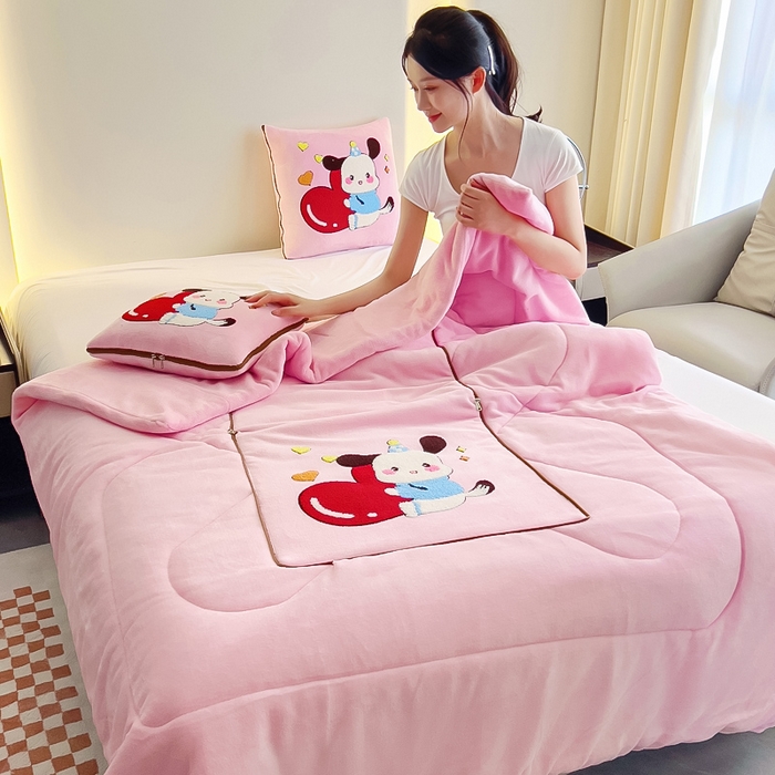 91家纺网 家纺一手货源 找家纺 阳光依佰 2023新款牛奶绒毛巾绣秋冬加厚抱枕被 粉玉