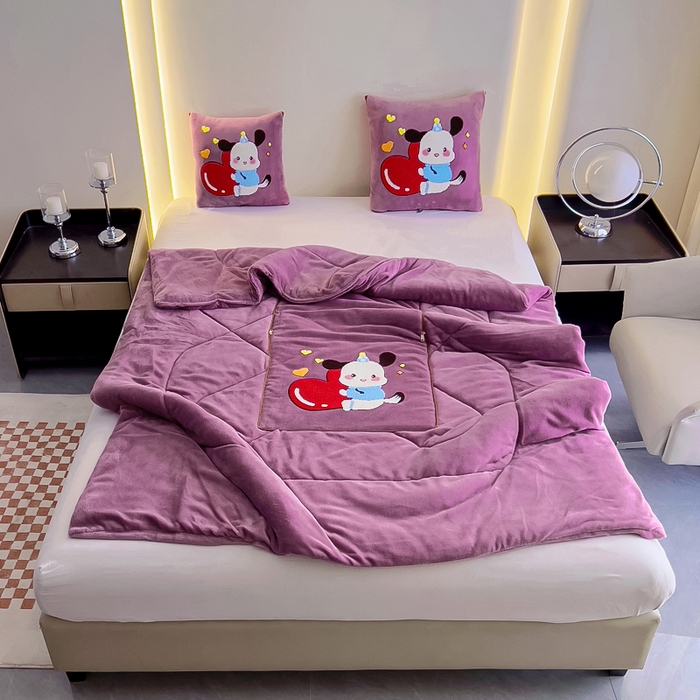 91家纺网 家纺一手货源 找家纺 阳光依佰 2023新款牛奶绒毛巾绣秋冬加厚抱枕被 紫色