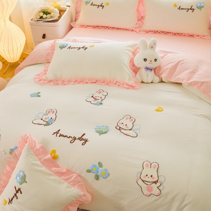 91家纺网 家纺一手货源 找家纺 易禾家纺 2024新款水洗亲肤棉毛巾绣四件套专版花型-幸福兔 幸福兔-奶黄粉