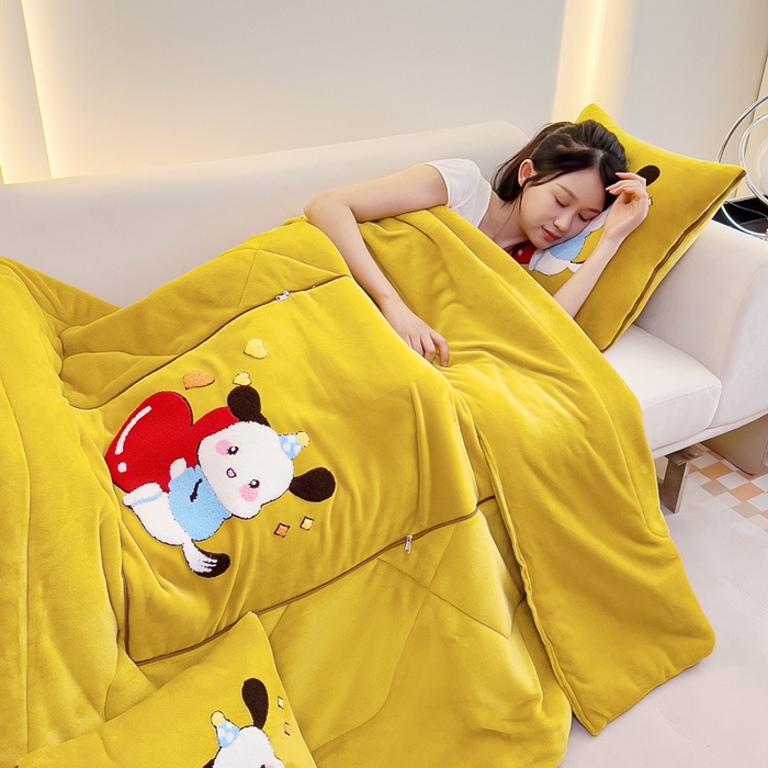 91家纺网 家纺一手货源 找家纺 阳光依佰 2023新款牛奶绒毛巾绣秋冬加厚抱枕被 明黄