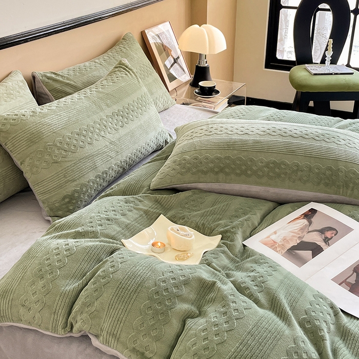 91家纺网 家纺一手货源 找家纺 澳梵 2023新款雕花牛奶绒四件套 巴洛特-草绿