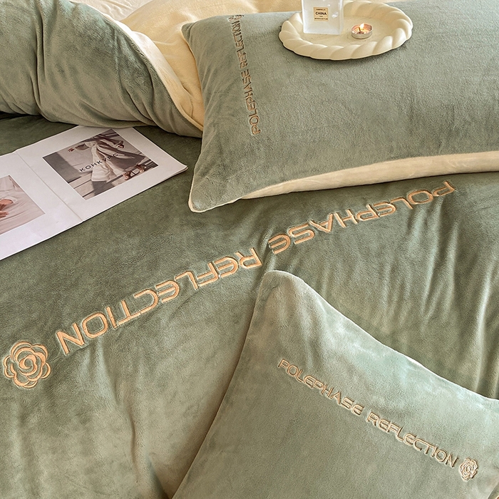 91家纺网 家纺一手货源 找家纺 澳梵 2023新款轻奢风牛奶绒刺绣四件套 浅豆绿