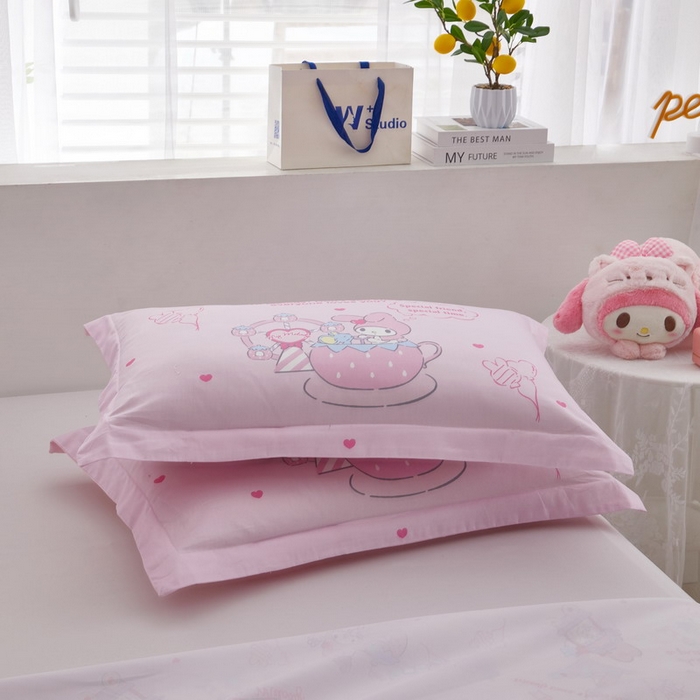 91家纺网 家纺一手货源 找家纺 蘭菲2023新款全棉印染三丽鸥全棉大版卡通四件套-枕套 花园宝宝