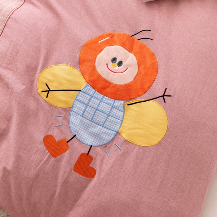 91家纺网 家纺一手货源 找家纺 喜多兔儿童家纺 2023新款小心动幼儿园三件套 豆沙色心动小蜜蜂