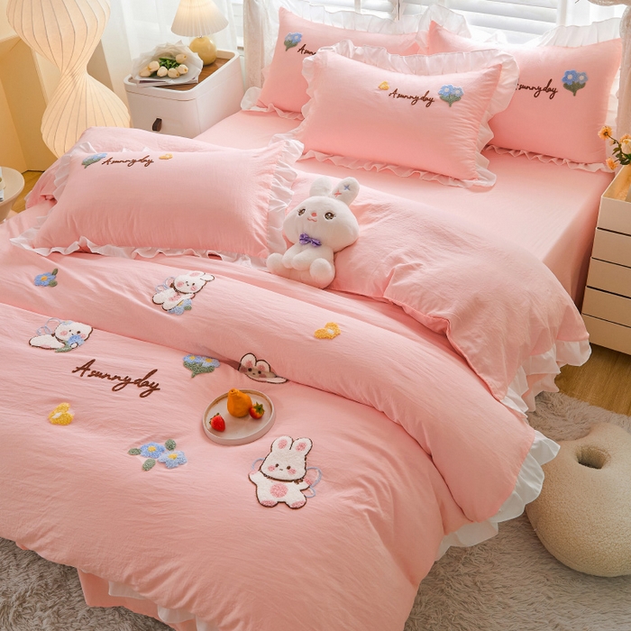 91家纺网 家纺一手货源 找家纺 易禾家纺 2024新款水洗亲肤棉毛巾绣四件套专版花型-幸福兔 幸福兔-粉