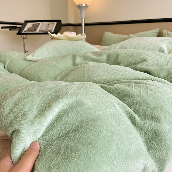 91家纺网 家纺一手货源 找家纺 澳梵 2023新款雕花牛奶绒四件套 玫瑰庄园-绿