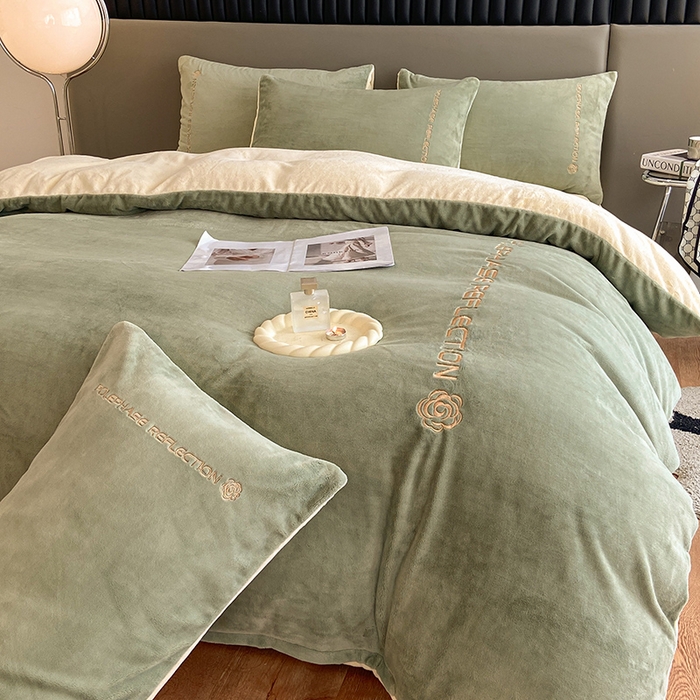 91家纺网 家纺一手货源 找家纺 澳梵 2023新款轻奢风牛奶绒刺绣四件套 浅豆绿