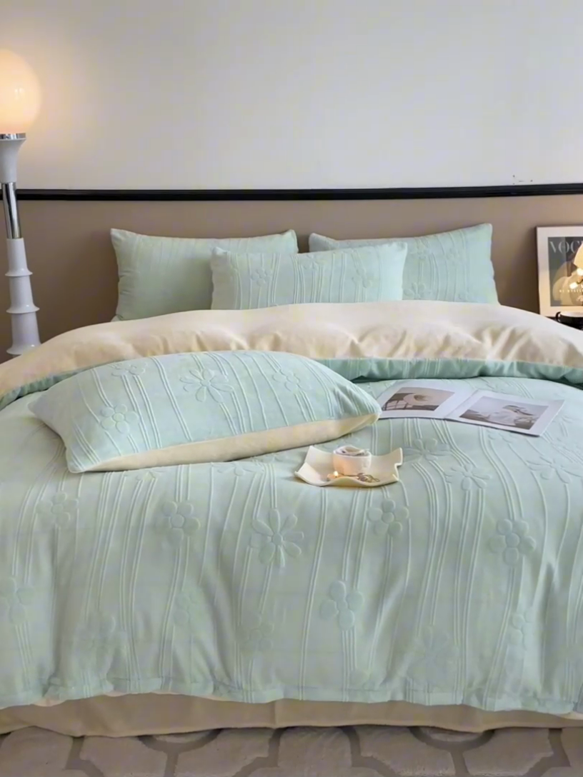 91家纺网 家纺一手货源 找家纺 澳梵 2023新款雕花牛奶绒四件套 冬日花信-嫩绿