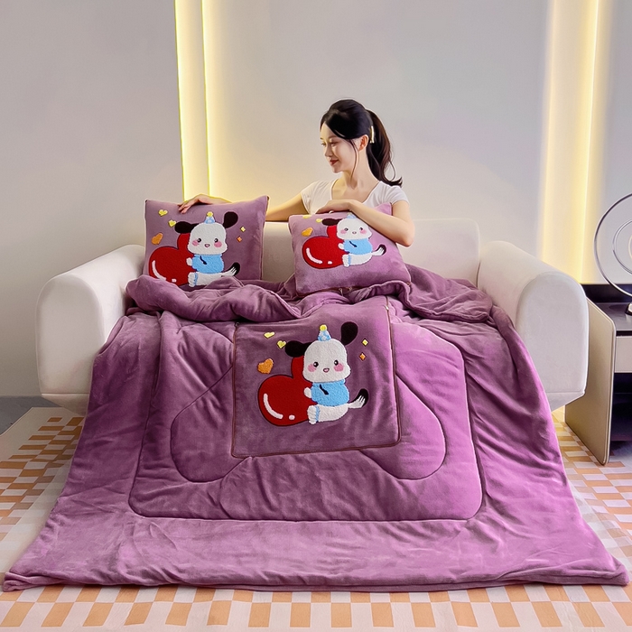 91家纺网 家纺一手货源 找家纺 阳光依佰 2023新款牛奶绒毛巾绣秋冬加厚抱枕被 紫色