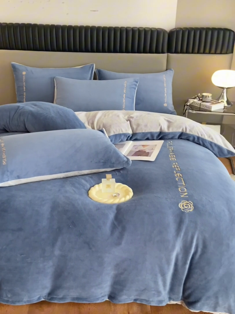 91家纺网 家纺一手货源 找家纺 澳梵 2023新款轻奢风牛奶绒刺绣四件套 宾利蓝