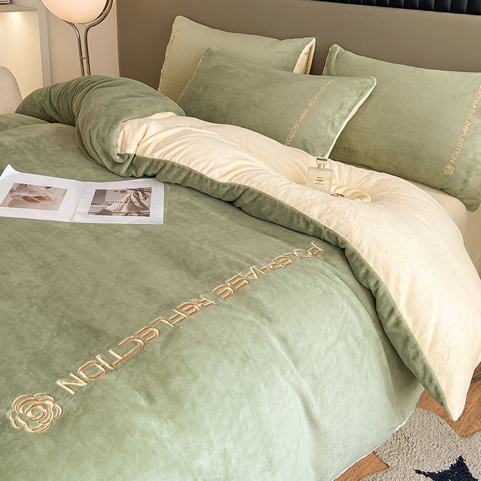 91家纺网 家纺一手货源 找家纺 澳梵 2023新款轻奢风牛奶绒刺绣四件套 浅豆绿