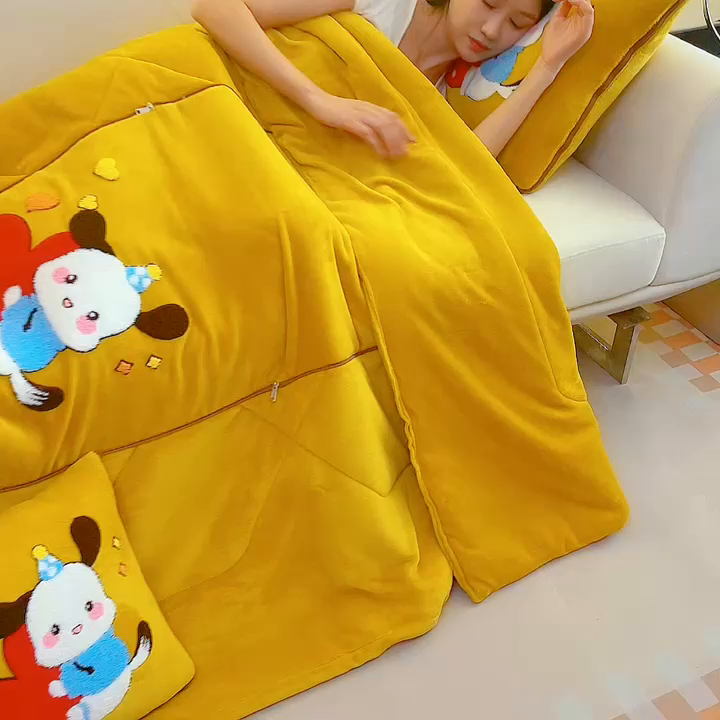 91家纺网 家纺一手货源 找家纺 阳光依佰 2023新款牛奶绒毛巾绣秋冬加厚抱枕被 明黄