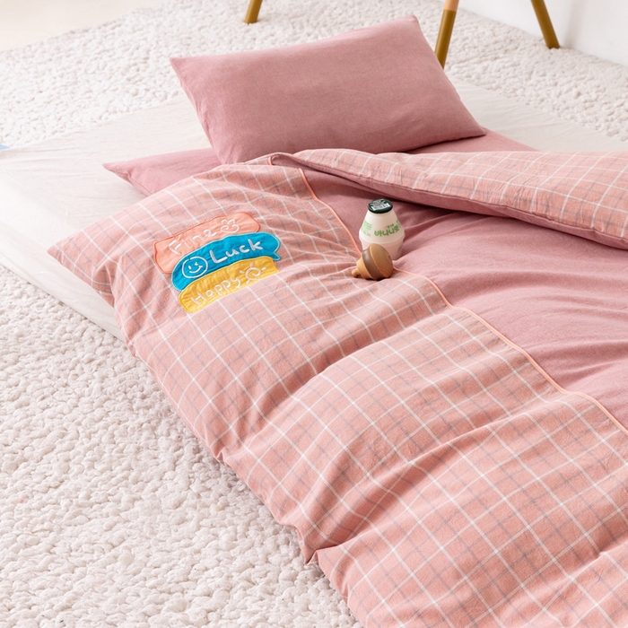 91家纺网 家纺一手货源 找家纺 喜多兔儿童家纺 2023新款小心动幼儿园三件套 豆沙色心动小蜜蜂