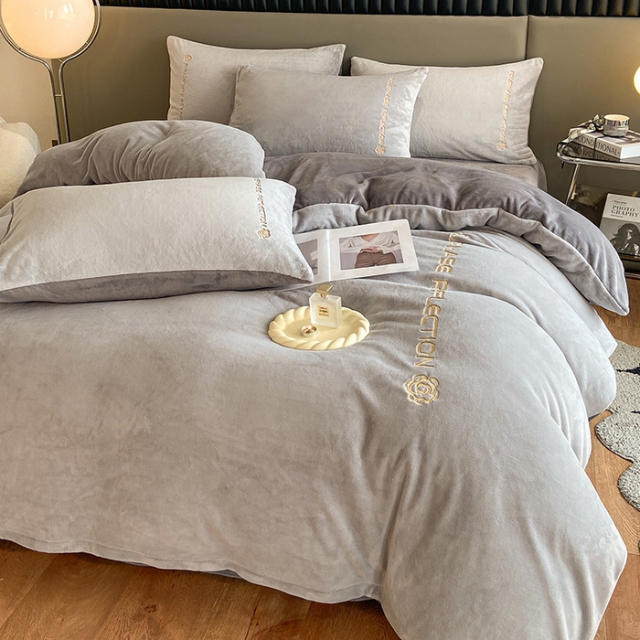 91家纺网 家纺一手货源 找家纺 澳梵 2023新款轻奢风牛奶绒刺绣四件套 星空灰