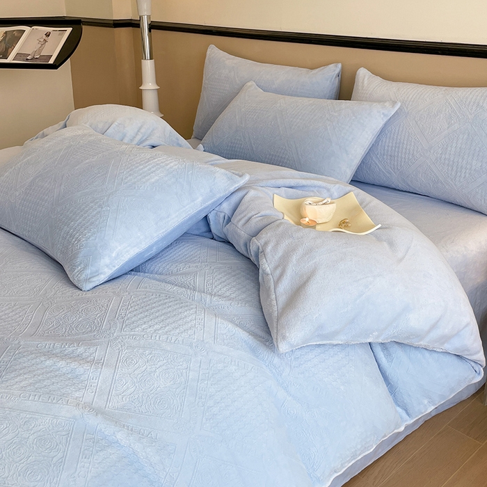 91家纺网 家纺一手货源 找家纺 澳梵 2023新款雕花牛奶绒四件套 玫瑰庄园-蓝