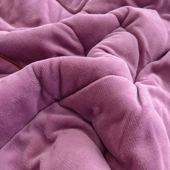 91家纺网 家纺一手货源 找家纺 阳光依佰 2023新款牛奶绒毛巾绣秋冬加厚抱枕被 紫色