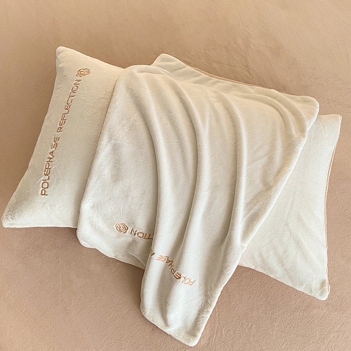 91家纺网 家纺一手货源 找家纺 澳梵 2023新款轻奢风牛奶绒刺绣四件套 奶昔白