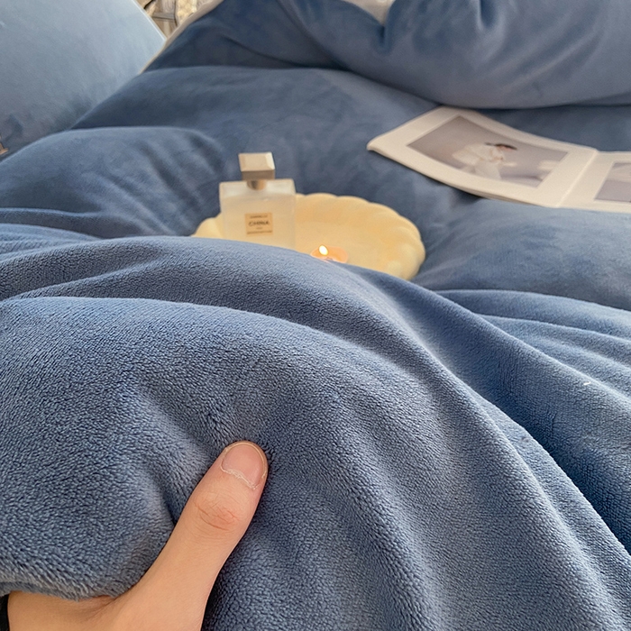 91家纺网 家纺一手货源 找家纺 澳梵 2023新款轻奢风牛奶绒刺绣四件套 宾利蓝