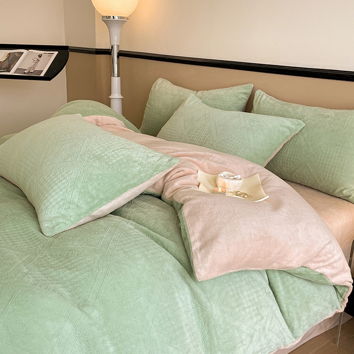 91家纺网 家纺一手货源 找家纺 澳梵 2023新款雕花牛奶绒四件套 玫瑰庄园-绿