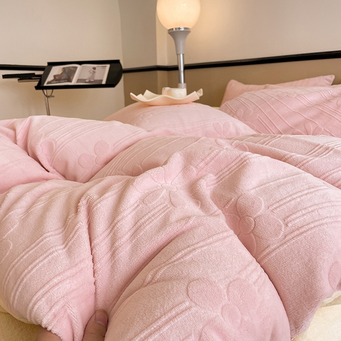 91家纺网 家纺一手货源 找家纺 （总）澳梵 2023新款雕花牛奶绒四件套