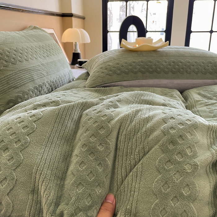 91家纺网 家纺一手货源 找家纺 澳梵 2023新款雕花牛奶绒四件套 巴洛特-草绿