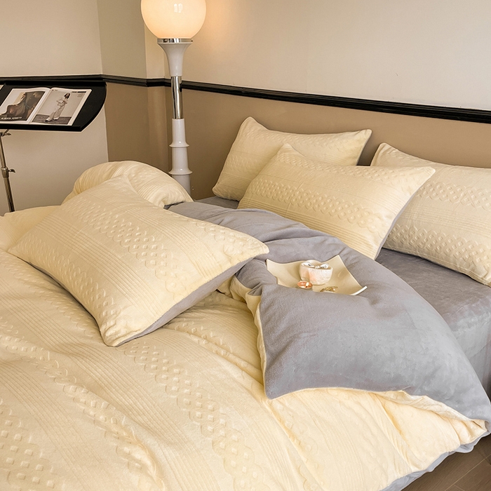 91家纺网 家纺一手货源 找家纺 澳梵 2023新款雕花牛奶绒四件套 巴洛特-嫩黄