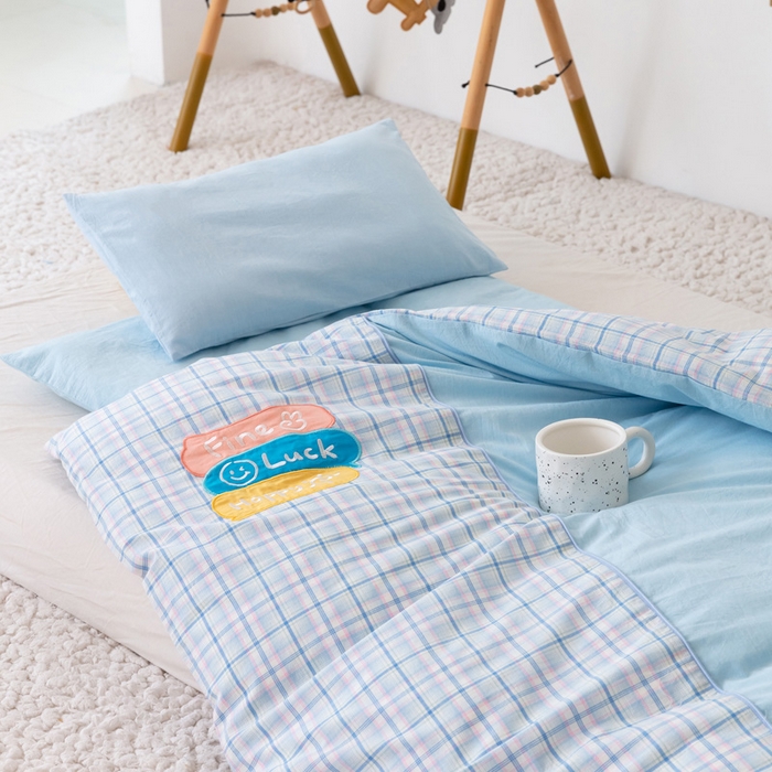 91家纺网 家纺一手货源 找家纺 喜多兔儿童家纺 2023新款小心动幼儿园三件套 蓝色心动小狮子