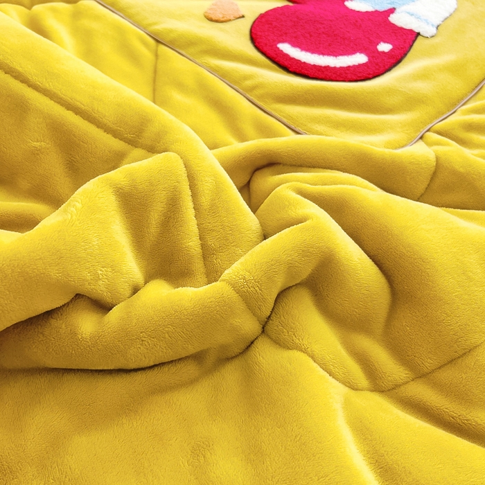 91家纺网 家纺一手货源 找家纺 （总）阳光依佰 2023新款牛奶绒毛巾绣秋冬加厚抱枕被