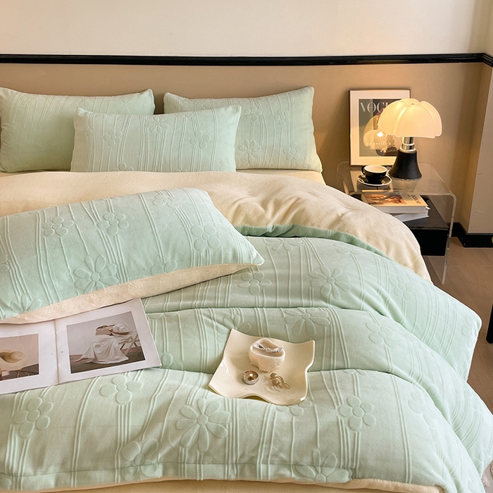 91家纺网 家纺一手货源 找家纺 澳梵 2023新款雕花牛奶绒四件套 冬日花信-嫩绿