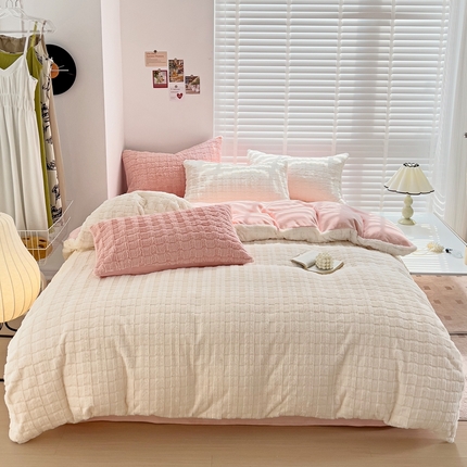 91家纺网 家纺一手货源 找家纺 逸尚阁 2024秋冬新款高克重兔兔绒牛奶绒四件套 白+粉